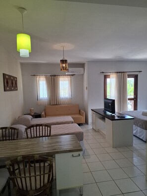 Phòng 4 Deluxe | Két bảo mật tại phòng, bàn, bàn ủi/dụng cụ ủi quần áo 