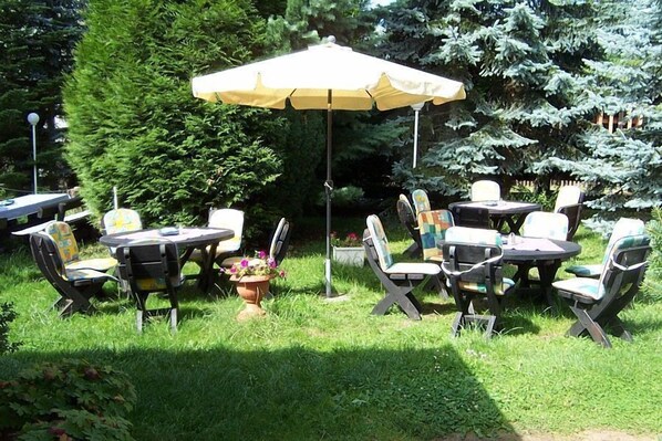 Breakfast, lunch served; international cuisine, al fresco dining 