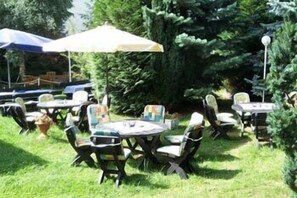 供應早餐、午餐和晚餐，國際料理，露天餐廳