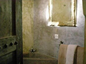 Family Suite | Jetted bathtub
