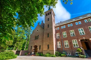Front of property - Conferentiehotel Kontakt der Kontinenten (Soesterberg)