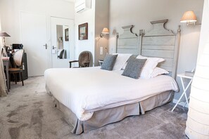 Comfort Twin Room | In-room safe, individually decorated, blackout drapes, soundproofing - Château de Labro (Onet-le-Chateau)