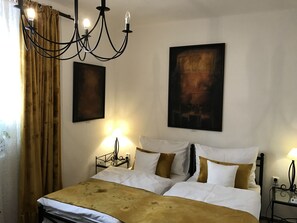 Premium bedding, Select Comfort beds, in-room safe - Antik Hotel & Galerie Sofia (Litomysl)
