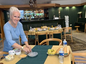 Desayuno buffet todos los días (con cargo)