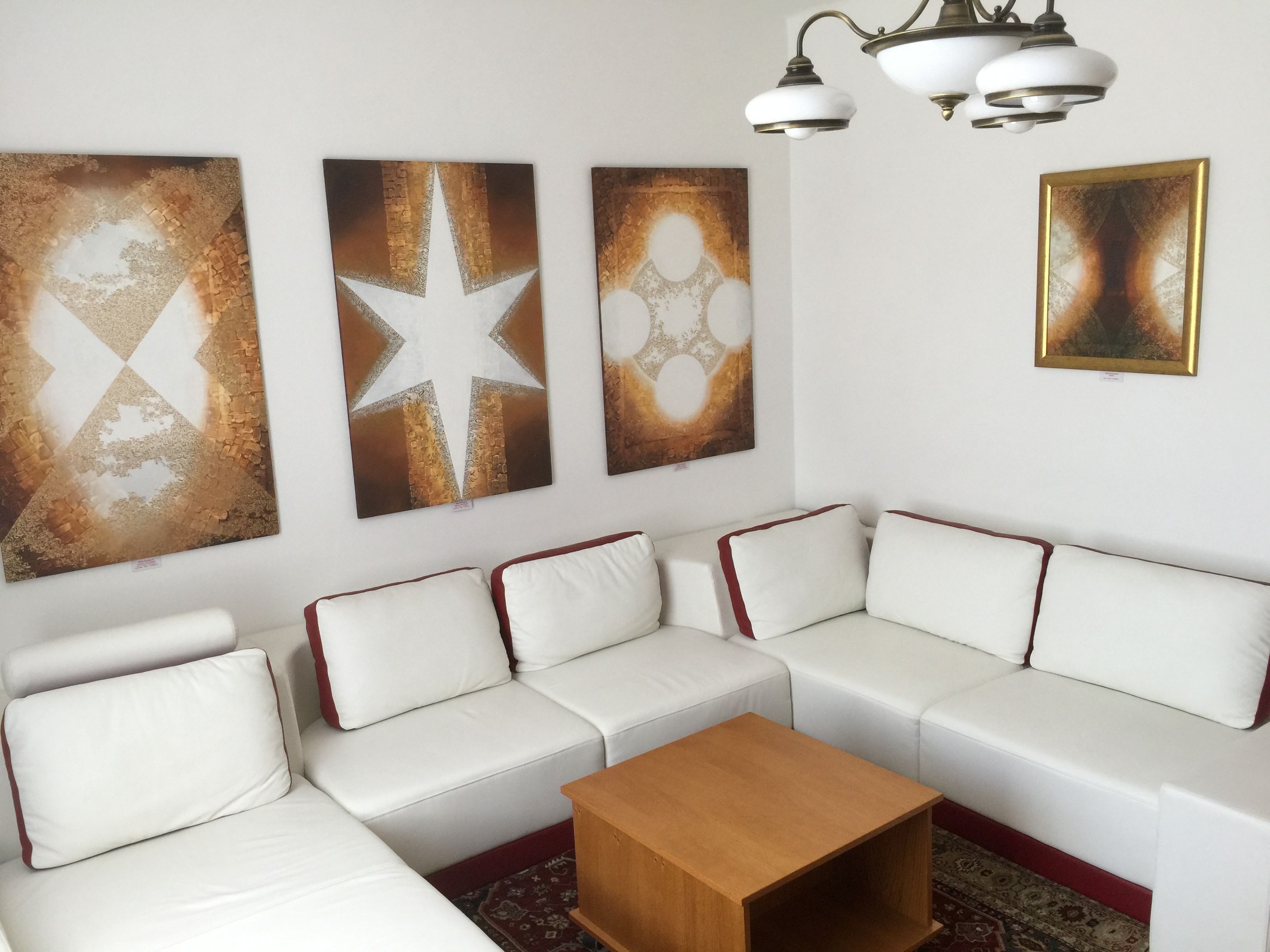 premium suite (suite 009) | living room | 100-cm led tv with satellite channels, tv