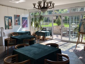 Lunch, dinner, brunch served; international cuisine, garden views  - Antik Hotel Sofia Litomysl (Litomysl)