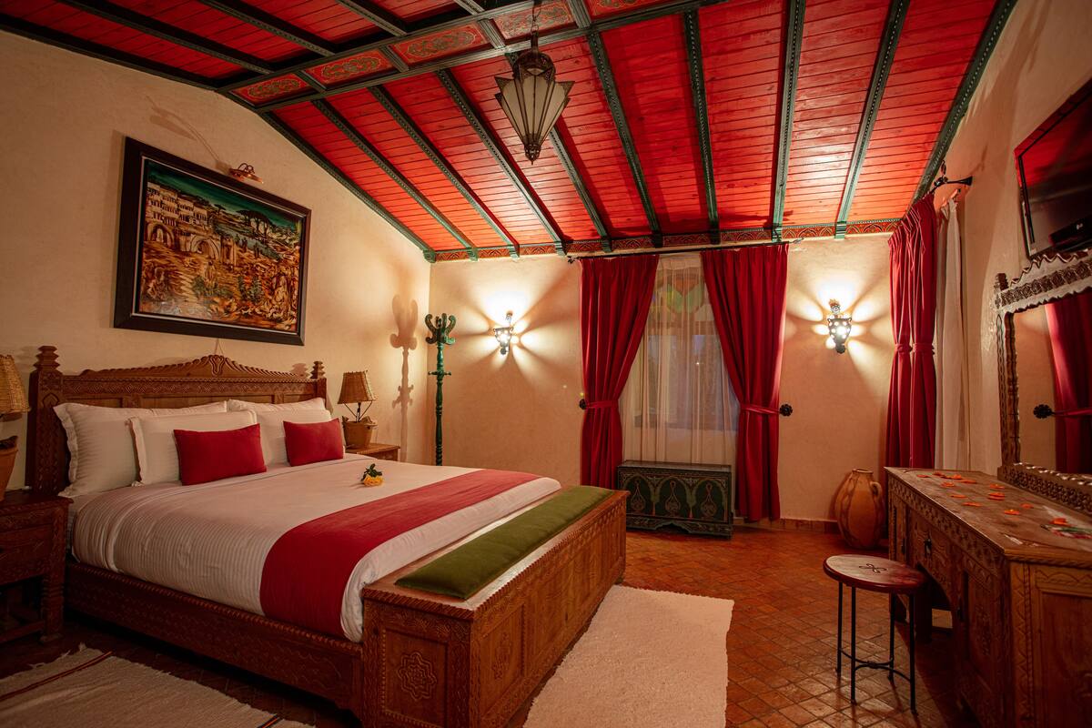 Suite Triple | 1 bedroom, pillowtop beds, minibar, blackout drapes