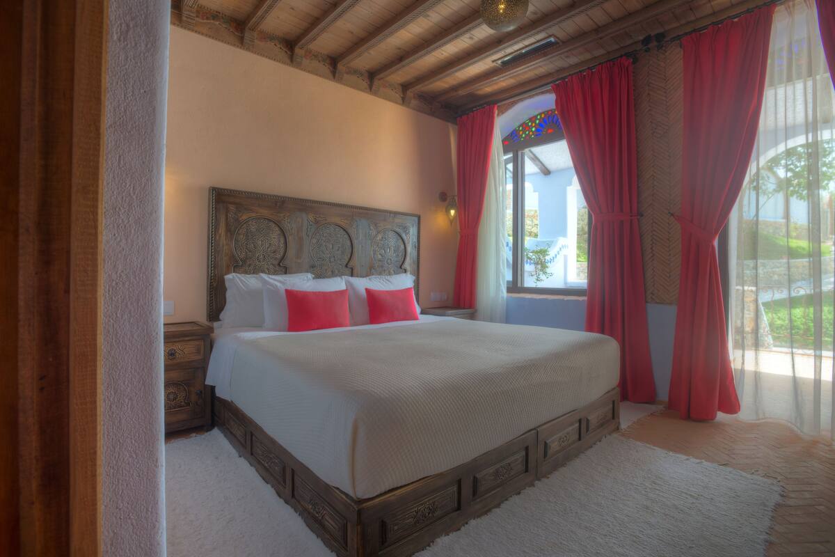 1 bedroom, pillowtop beds, minibar, blackout drapes