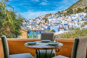 Free daily full breakfast 