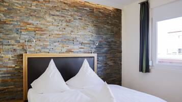 Double Room | In-room safe, desk, blackout drapes, free WiFi