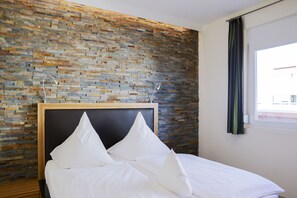 Double Room | In-room safe, desk, blackout curtains, free WiFi - Hotel Maxis (Karlsbad)