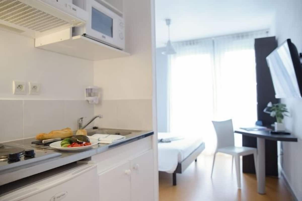 Cuisine privée | Réfrigérateur, micro-ondes, plaque de cuisson, cafetiÚre/bouilloire