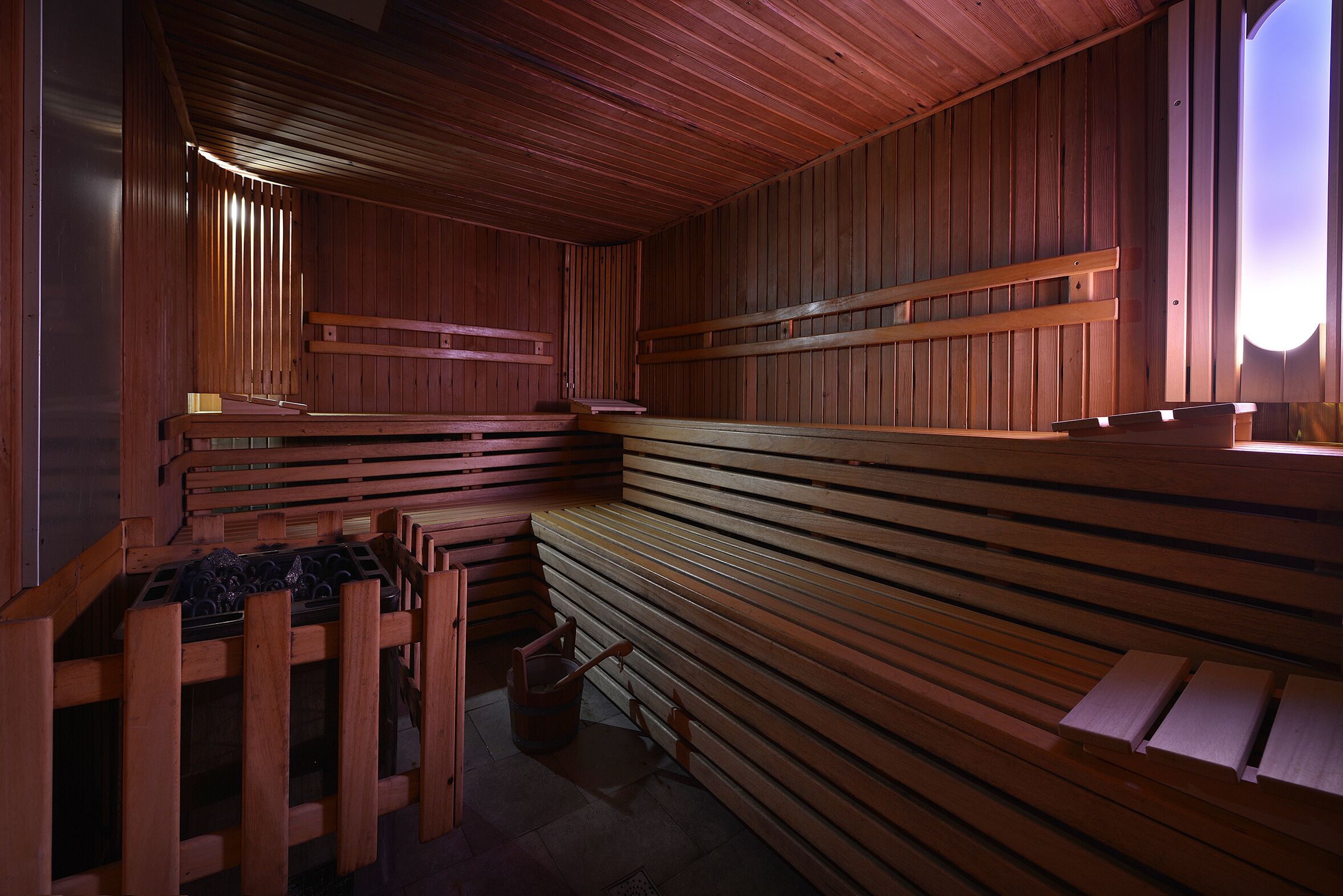 sauna, hot tub