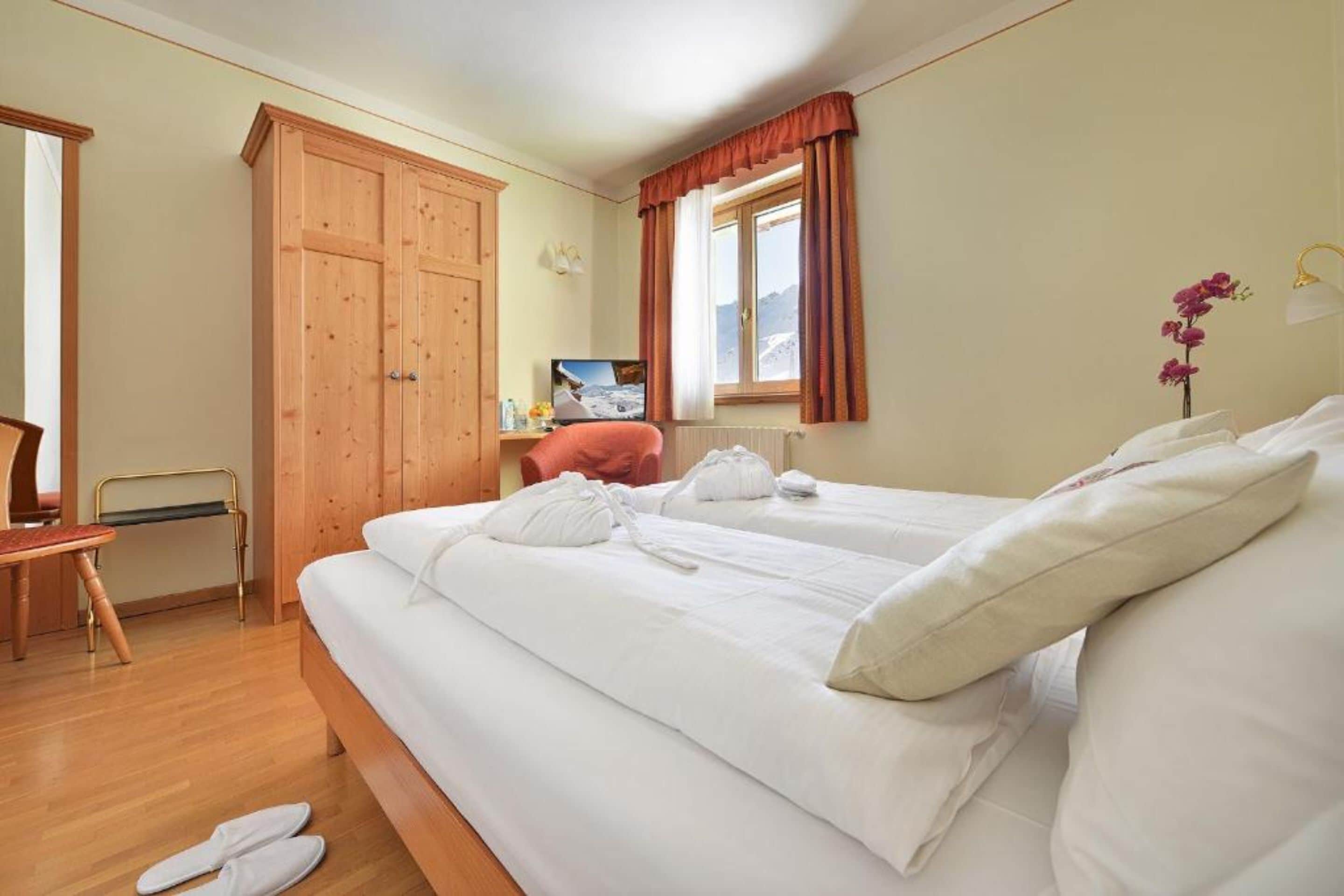 standard double or twin room | 1 bedroom, in-room safe, soundproofing, bed sheets