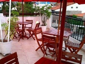 Outdoor dining - Hotel Casa Los Puntales (Cartagena)