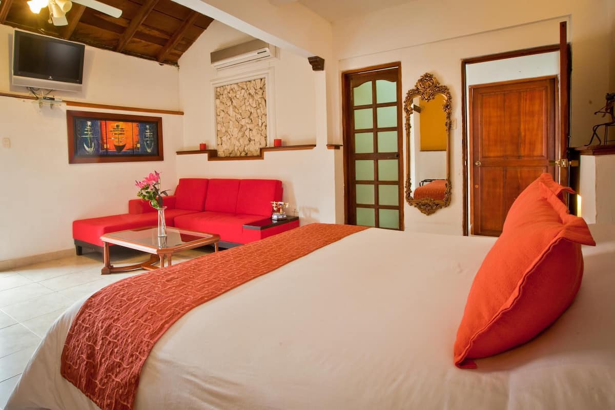 6 bedrooms, Select Comfort beds, in-room safe, blackout drapes