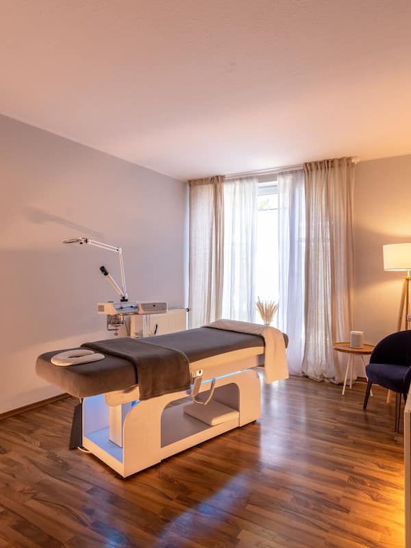 Sauna, hot tub, body treatments, body scrubs, facials, 2 treatment rooms