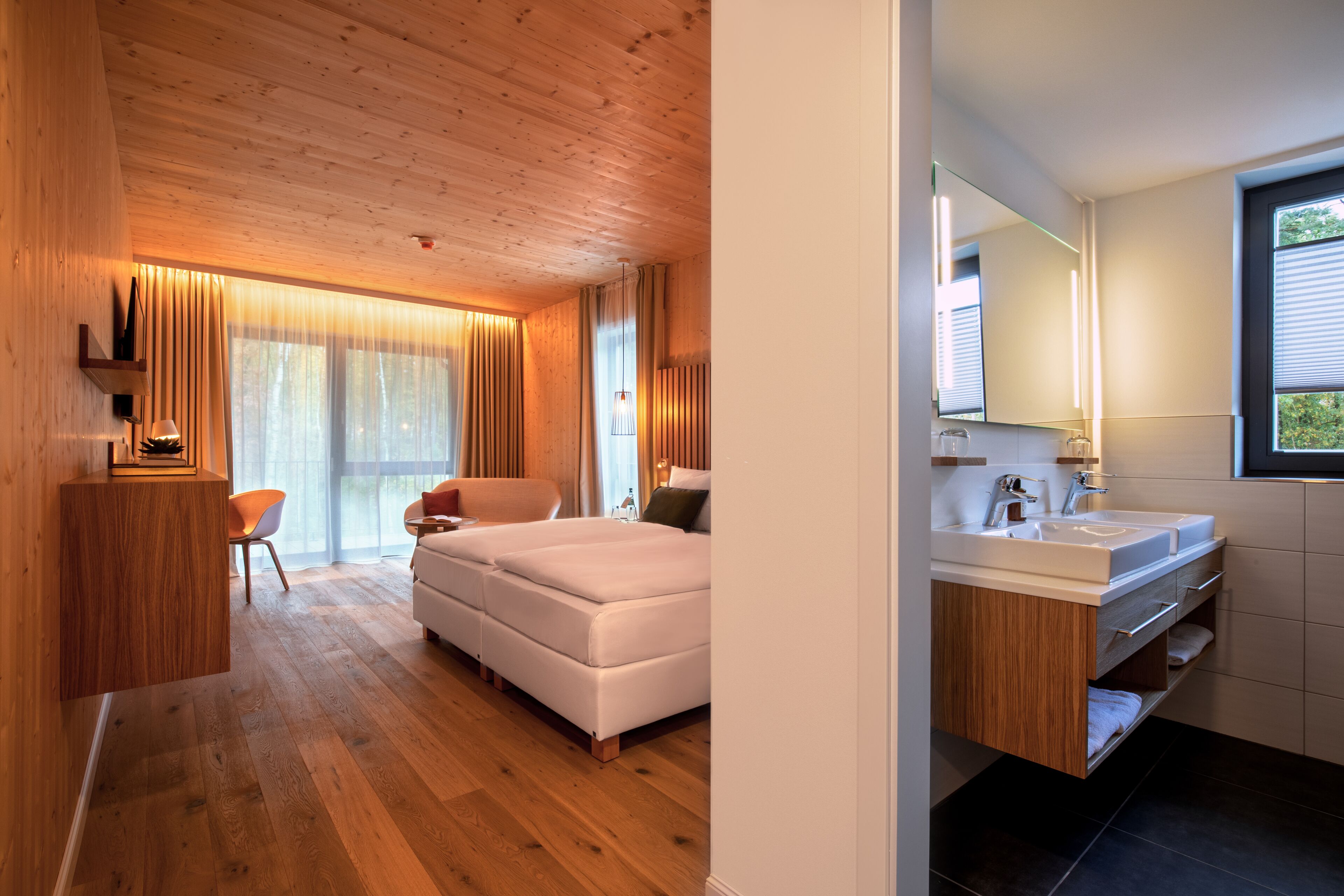 superior double room | minibar, in-room safe, desk, blackout curtains