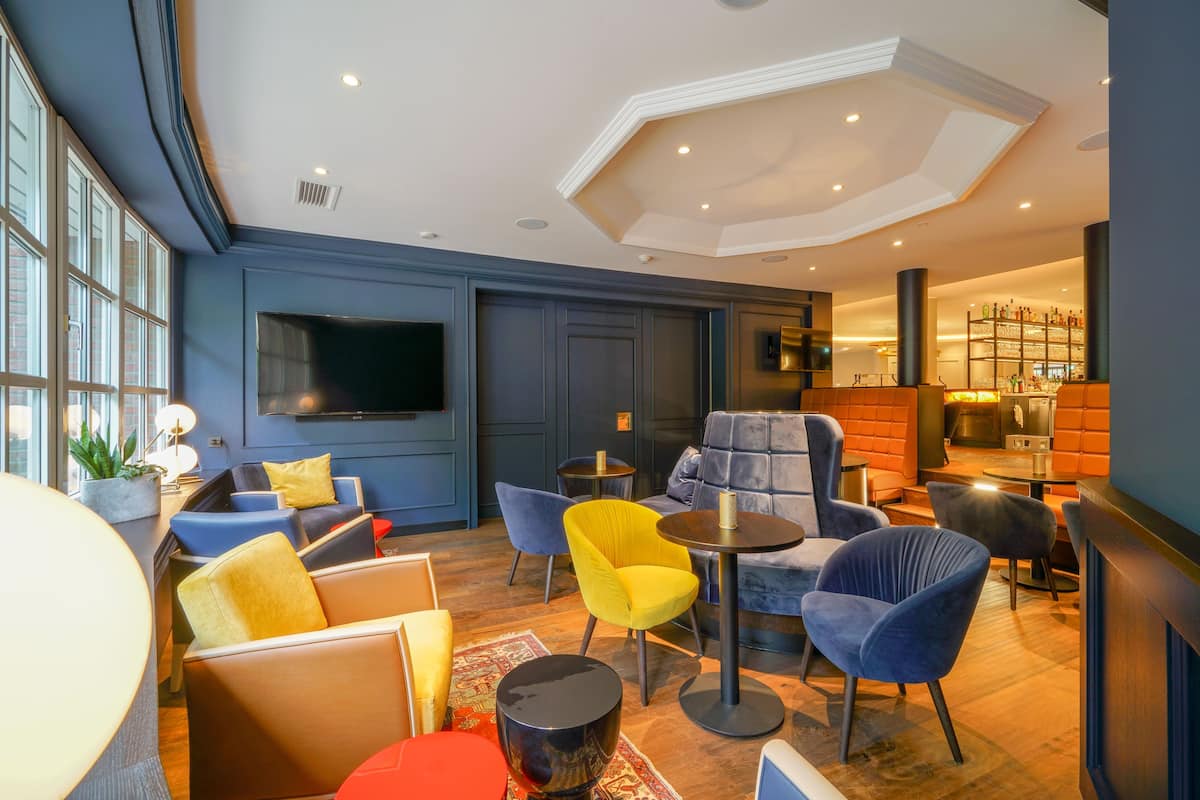 lunch and dinner served, regional cuisine