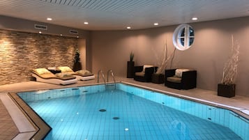 Indendørs pool
