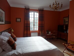 In-room safe, rollaway beds, free WiFi