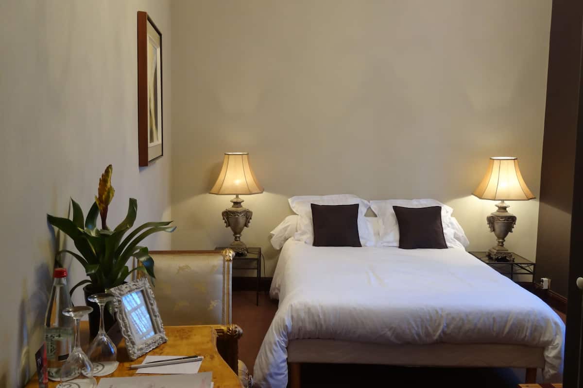 Kamar Double Standar | Brankas, tempat tidur lipat/tambahan, dan Wi-Fi gratis