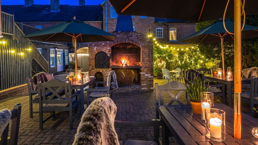 The Black Lion, Long Melford