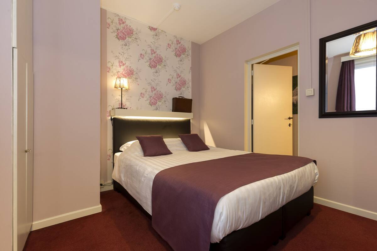 In-room safe, free WiFi
