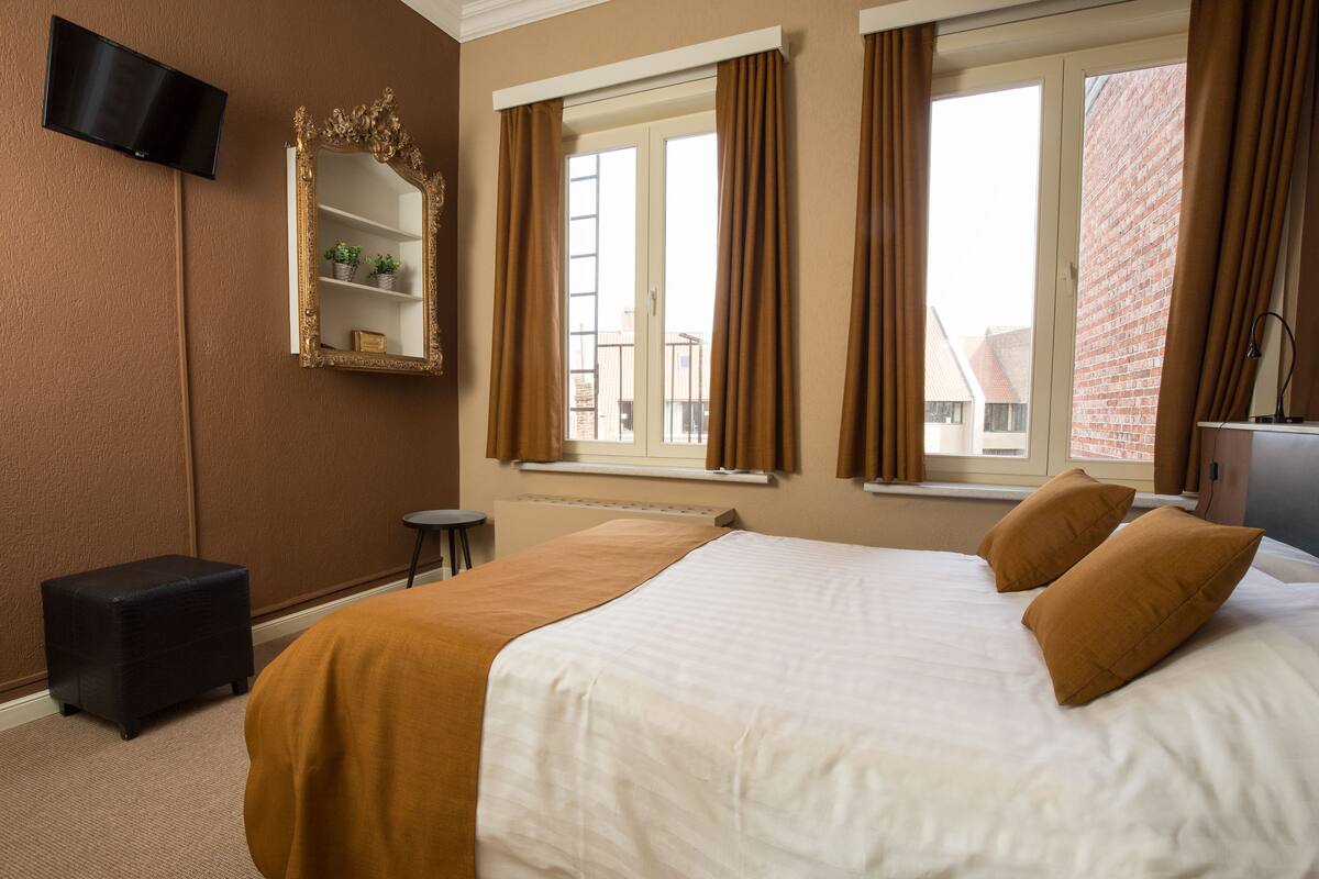 In-room safe, free WiFi