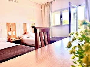 Double Room with Terrace | Roupas de cama antialérgicas, cortinas blackout, quartos à prova de som