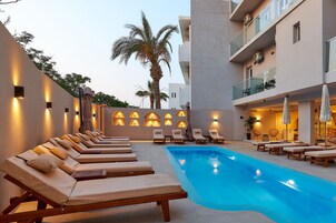 Outdoor pool, pool umbrellas, sun loungers