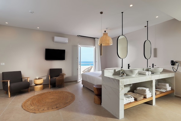 Executive Suite with Jacuzzi | Roupas de cama de algodão egípcio, roupas de cama premium, frigobar