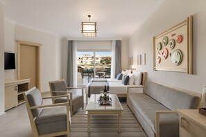 家庭客房, 1 張加大雙人床, 泳池景觀 | 高級寢具、客房內保險箱、布置獨特、遮光布/窗簾