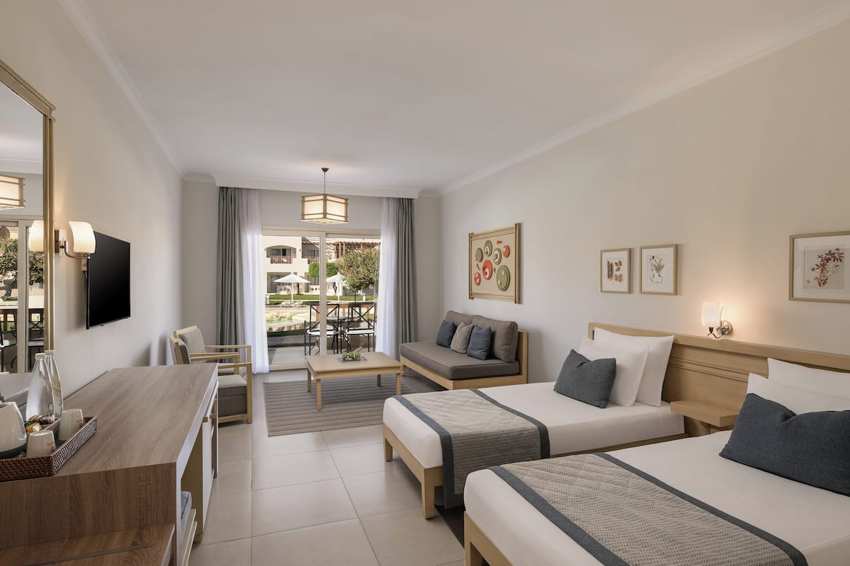 superior room, pool view (queen or twin bed) | 1 bedroom, premium bedding, in-room safe, individually furnished