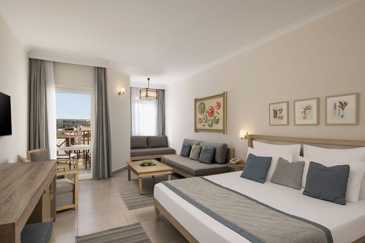 superior room, pool view (deluxe, queen or twin bed) | 1 bedroom, premium bedding, in-room safe, individually furnished