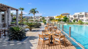 2 restaurants, breakfast, lunch, dinner served; international cuisine