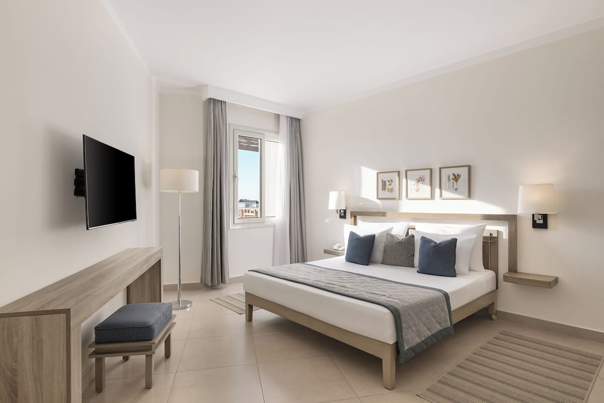 Suite, 1 Queen Bed, Pool View (Fitness) | 1 bedroom, premium bedding, in-room safe, individually furnished