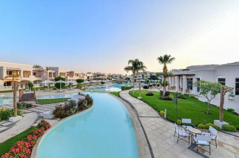 2 outdoor pools, pool umbrellas, pool loungers