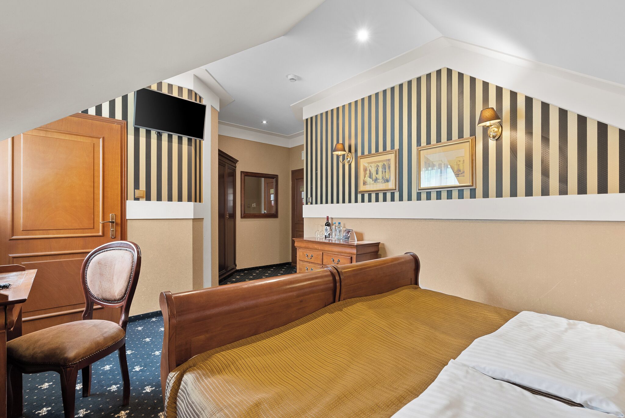 executive double room | desk, iron/ironing board, free cots/infant beds, free wifi