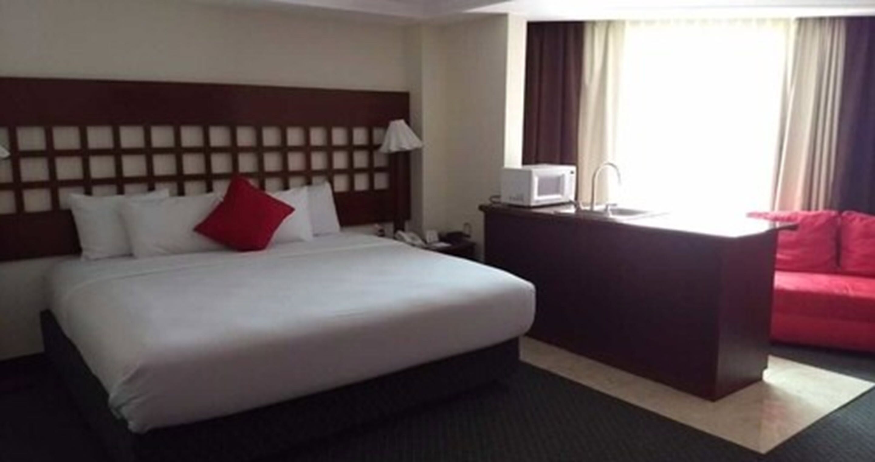 Habitación estándar, 1 cama King size, para no fumadores | Caja de seguridad en la habitación y cortinas blackout 