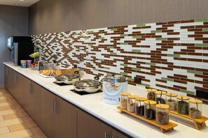 Free buffet breakfast  - SpringHill Suites by Marriott Lake Charles (Lake Charles)