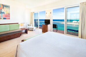 2 bedrooms, minibar, in-room safe, desk