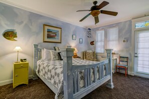 Premium bedding, individually decorated, individually furnished - Anchor Inn NSB Bed & Breakfast (New Smyrna Beach)
