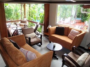 Lobby lounge - The Falls Resort at Manuel Antonio (Quepos)