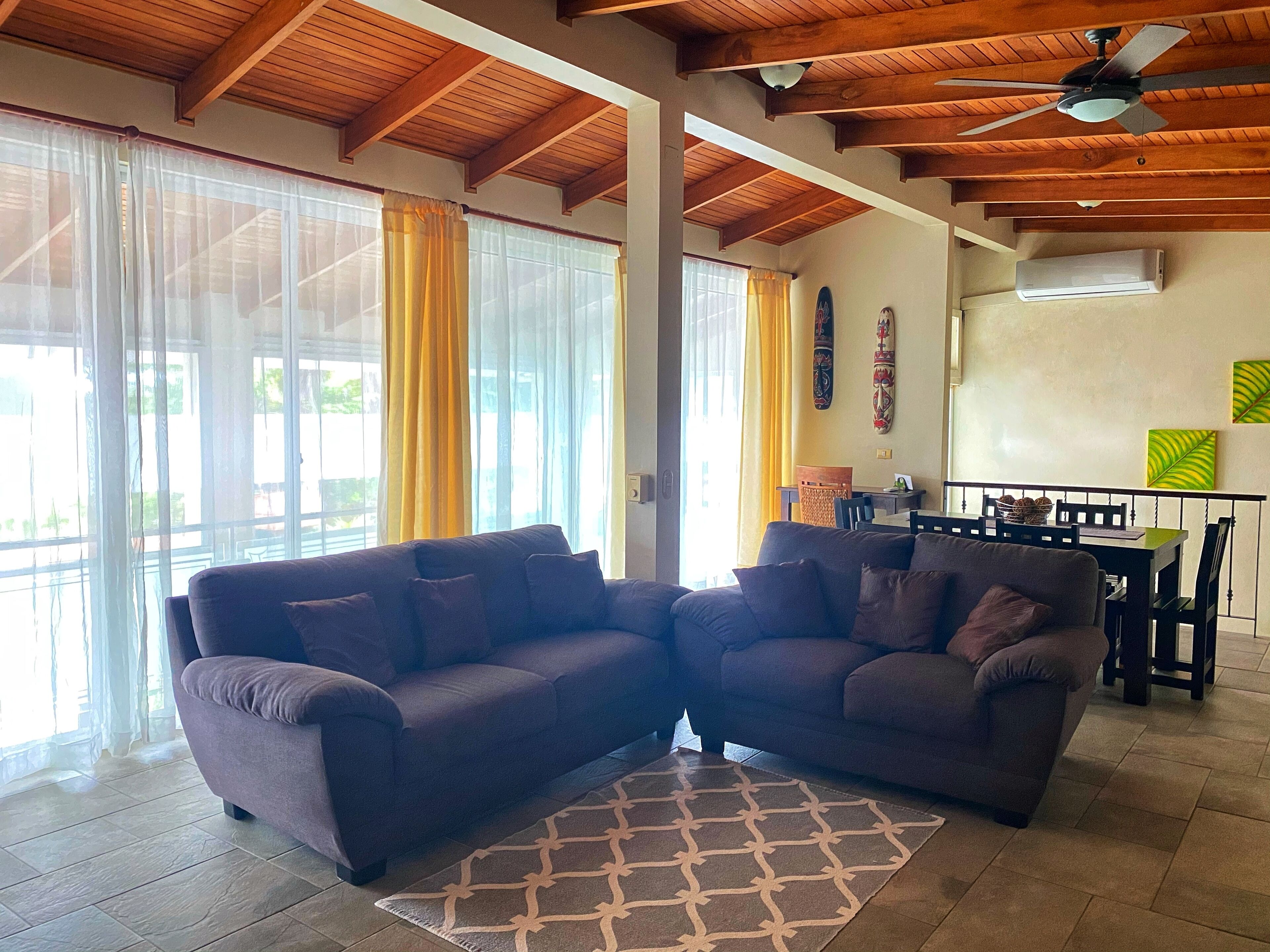 Apartment ((Facing Main Road)) | 起居区 | 液晶电视