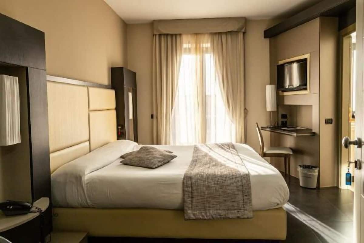 Minibar, in-room safe, desk, blackout curtains