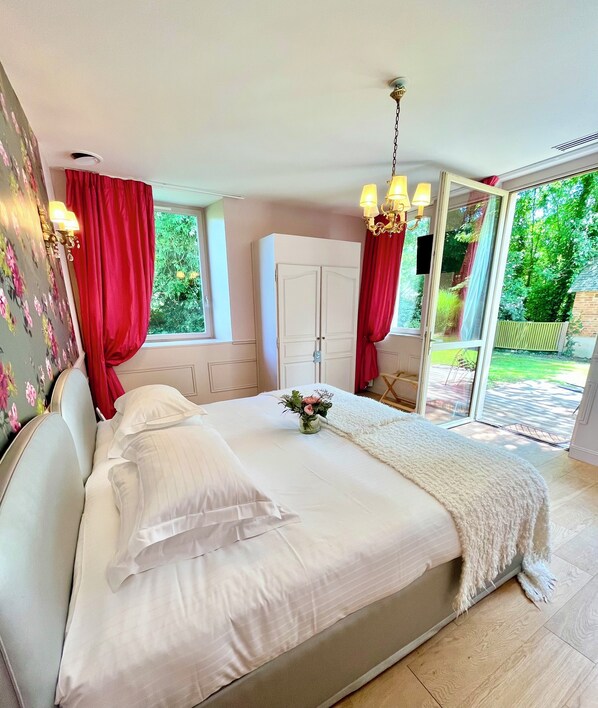 Traditional Double Room ( (in Elisabeth detached house) )