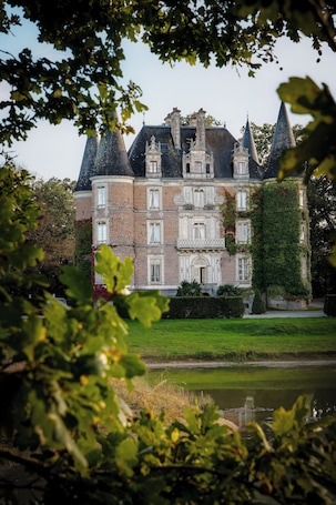 Exterior. Château d'Apigné