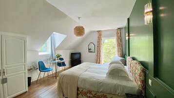 Traditional Double Room ( (in Elisabeth detached house) ) | In-room safe, blackout drapes, soundproofing, iron/ironing board