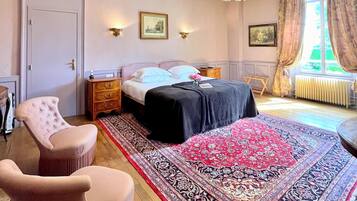 Luxe tweepersoonskamer (in the Castle) | Een kluis op de kamer, verduisterende gordijnen, geluiddichte muren